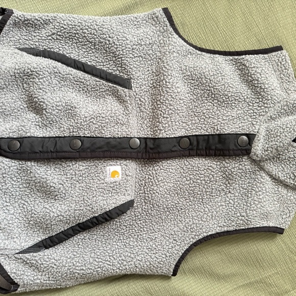 Carhartt Gray and Black Vest for Versatile Layering - Picture 10 of 14